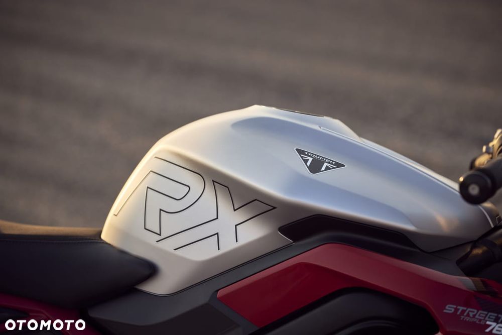 Triumph Street Triple - 9