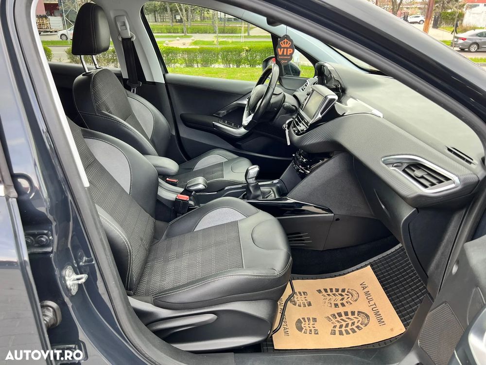 Peugeot 2008 1.2 PureTech Turbo S&S Allure - 23