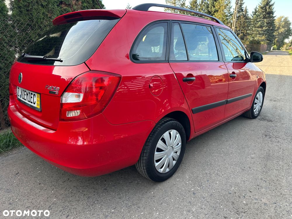 Skoda Fabia 2011 photo 5