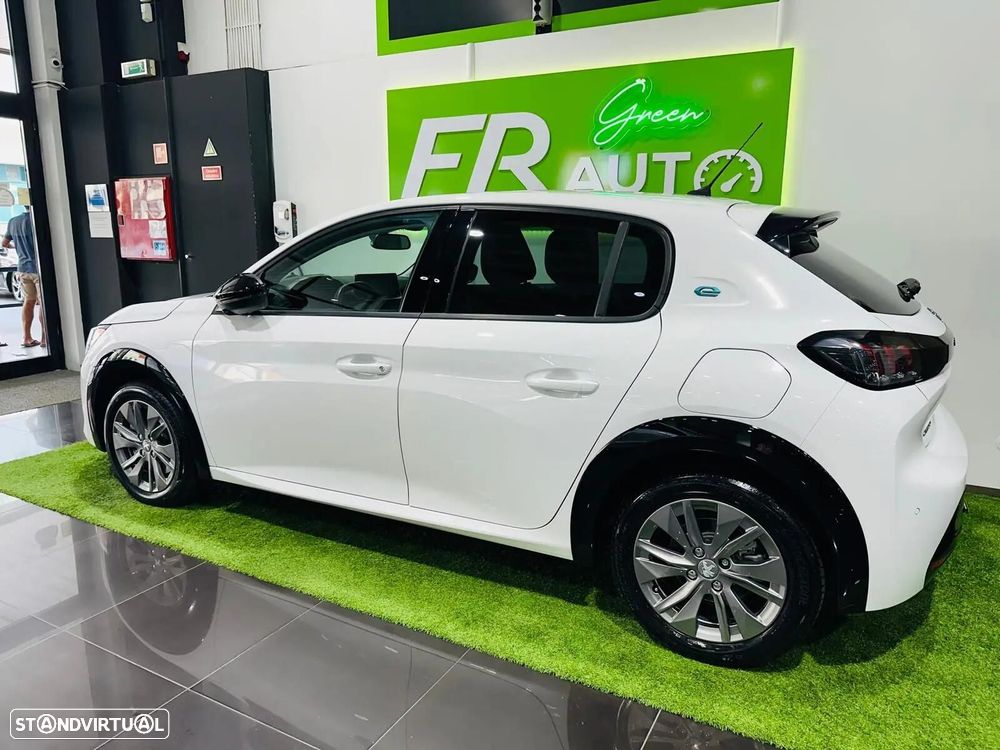 Peugeot e-208 - 13