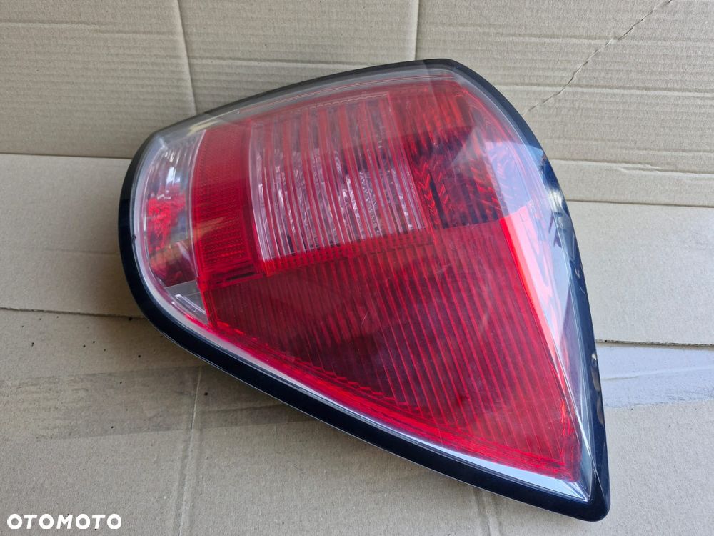 Lampa prawa tylna prawy tył Opel Astra H III KOMBI przedlift - 2