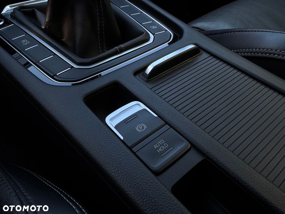 Volkswagen Passat 2.0 TDI (BlueMotion Technology) Highline - 23