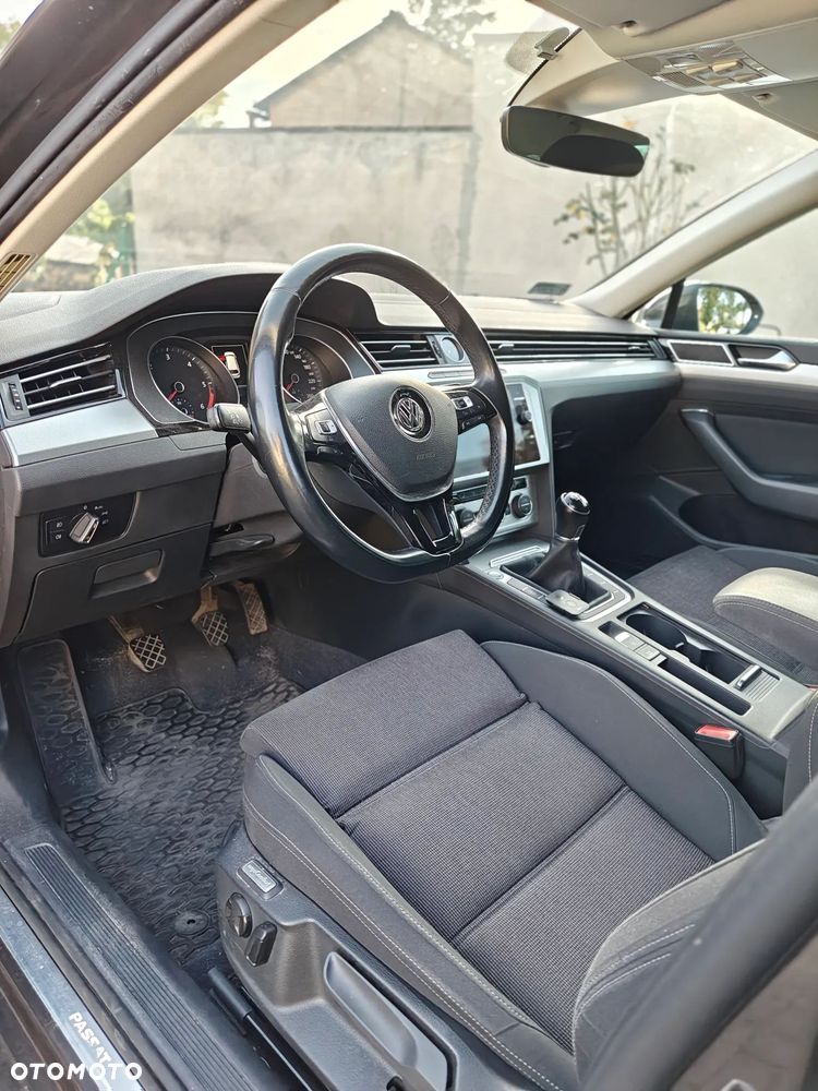 Volkswagen Passat 2.0 TDI SCR Comfortline - 8
