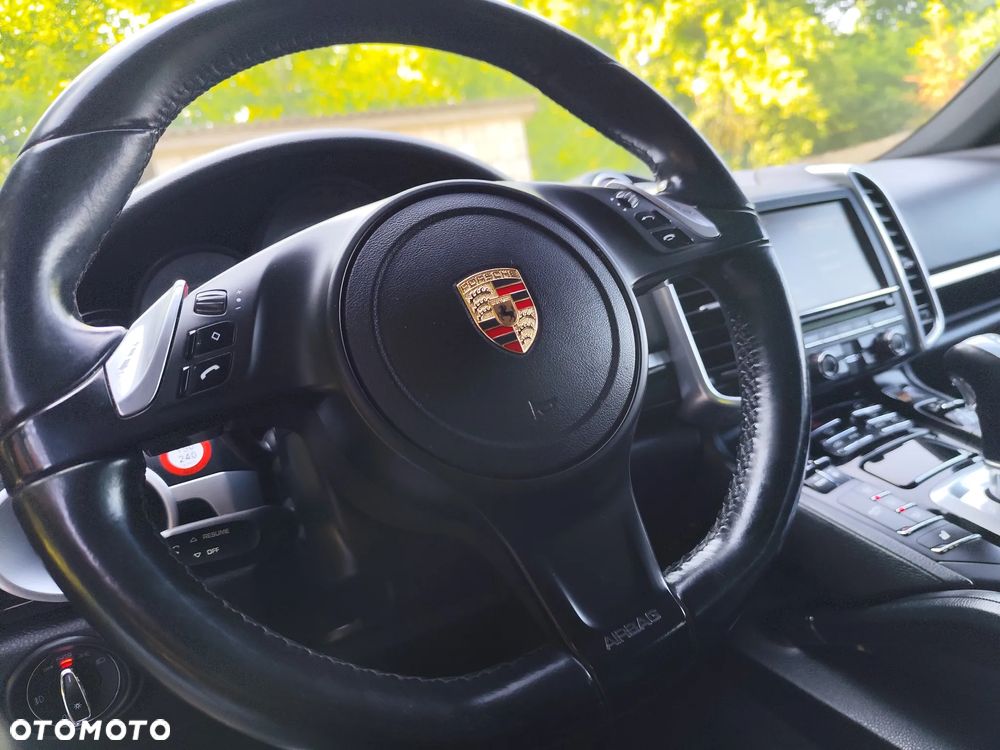 Porsche Cayenne Platinum Edition - 24