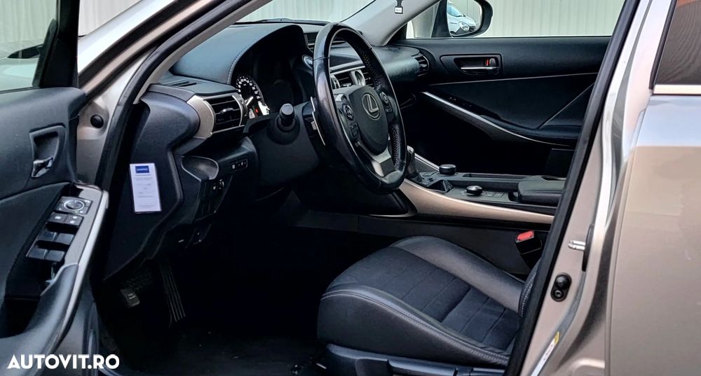 Lexus Seria IS 300h BusinessEdition - 6