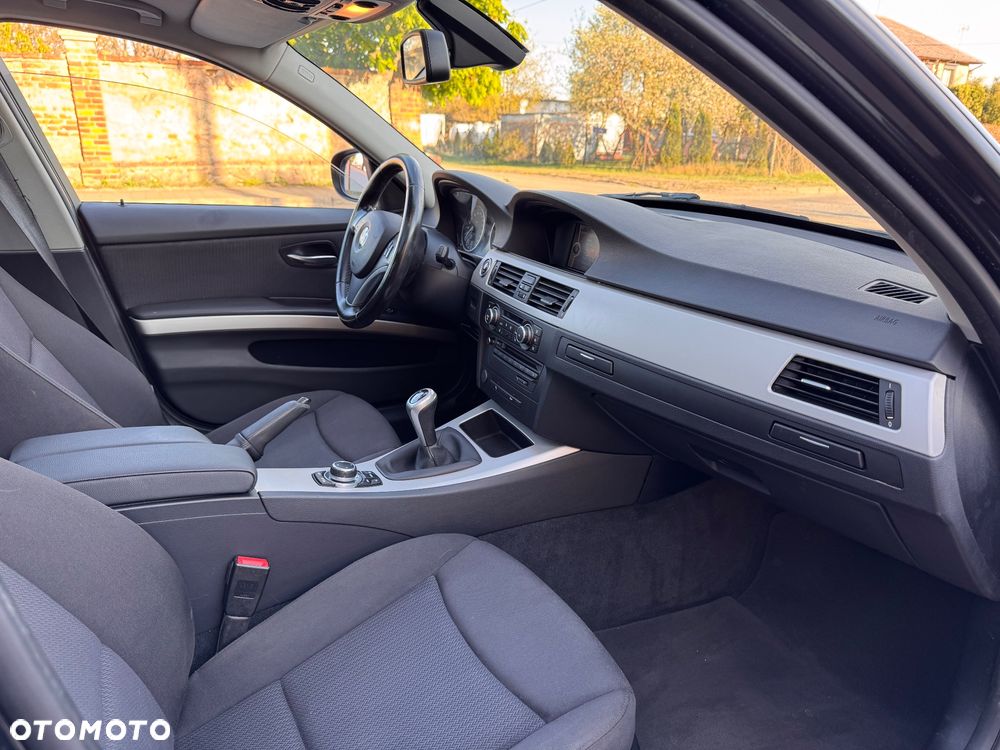 BMW Seria 3 318d DPF Edition Sport - 13