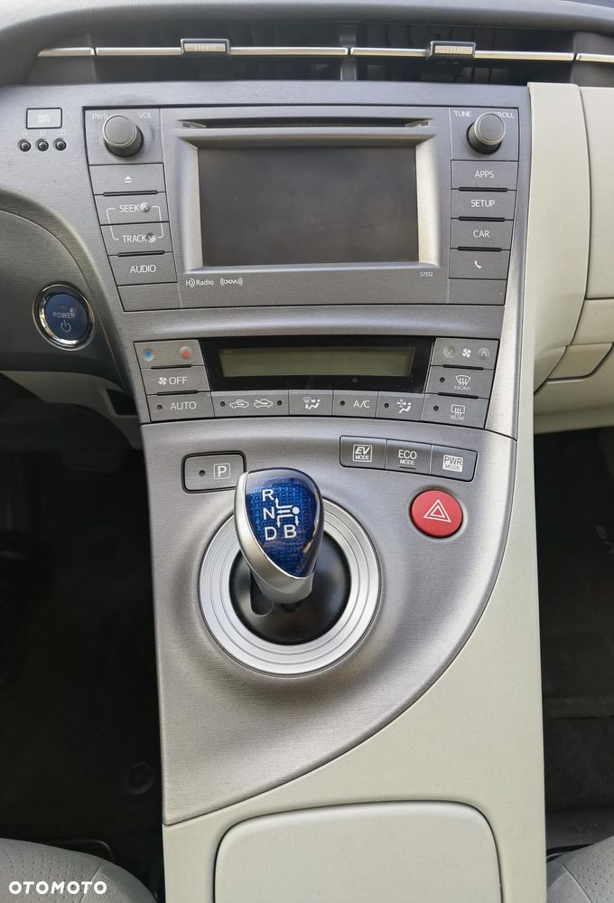 Toyota Prius (Hybrid) Comfort - 8