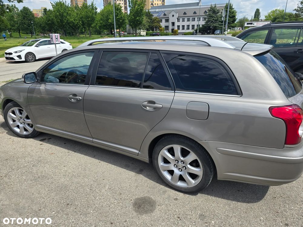 Toyota Avensis 2.0 D-4D - 3