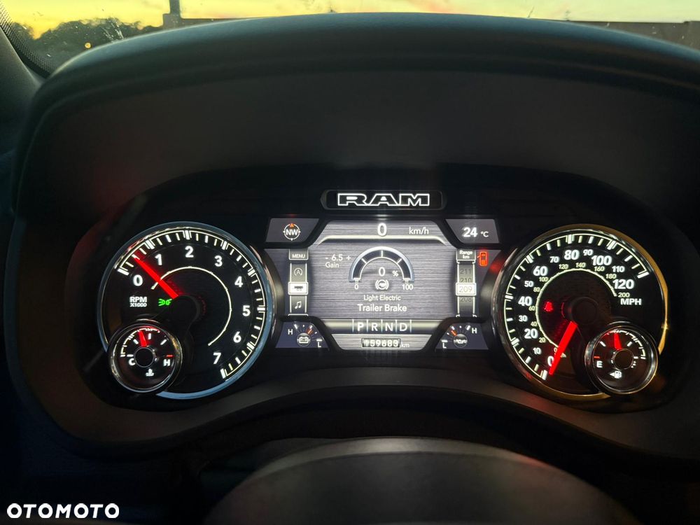 RAM 1500 5.7 Crew Cab Bighorn - 16