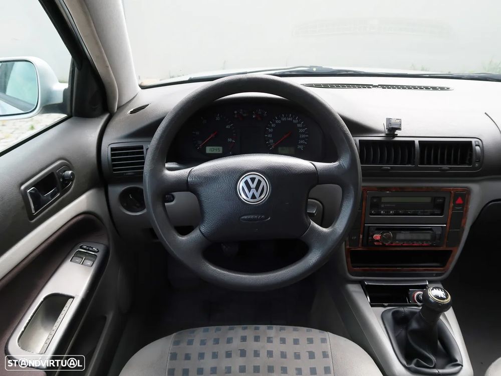 VW Passat 1.9 TDi Confortline - 17