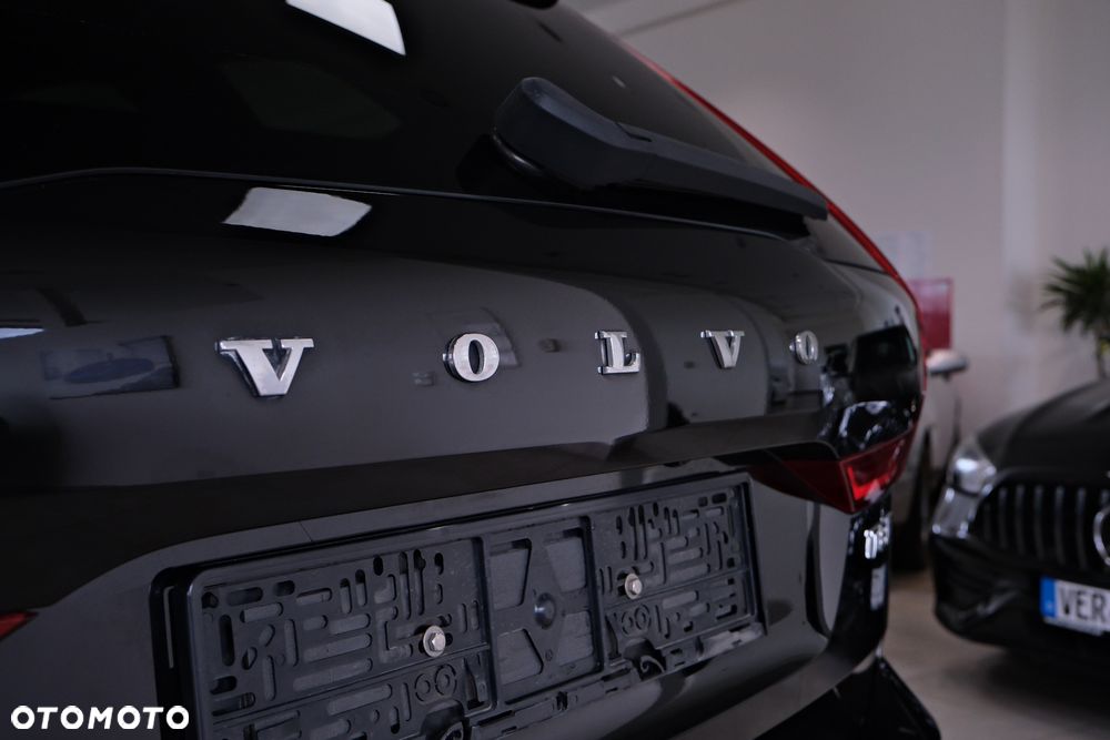 Volvo XC 60 T6 AWD Plug-In Hybrid R-Design - 11