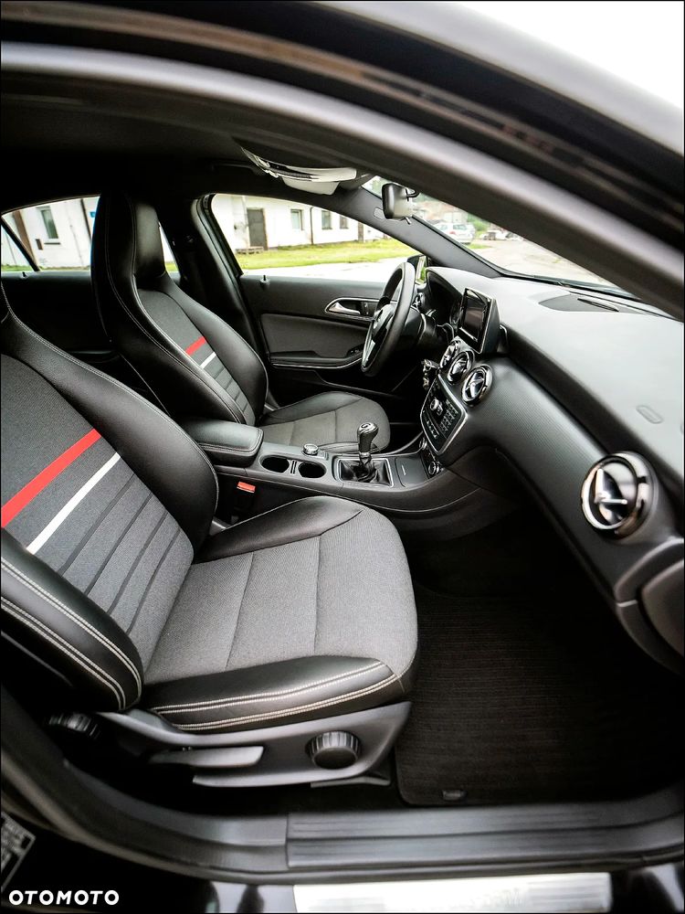 Mercedes-Benz Klasa A 180 (BlueEFFICIENCY) Urban - 34