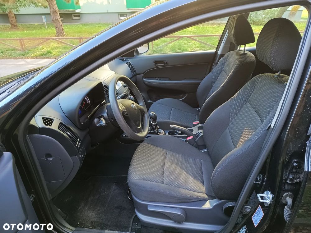 Hyundai i30 CW 10-12 - 12