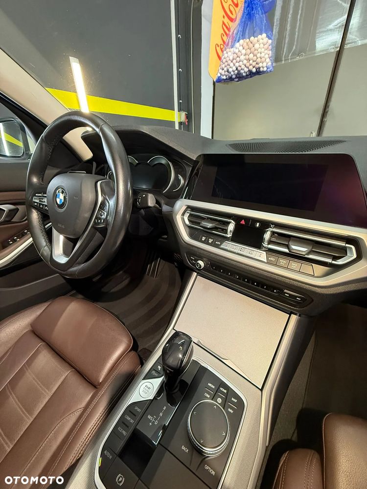 BMW Seria 3 318d MHEV Sport Line - 28