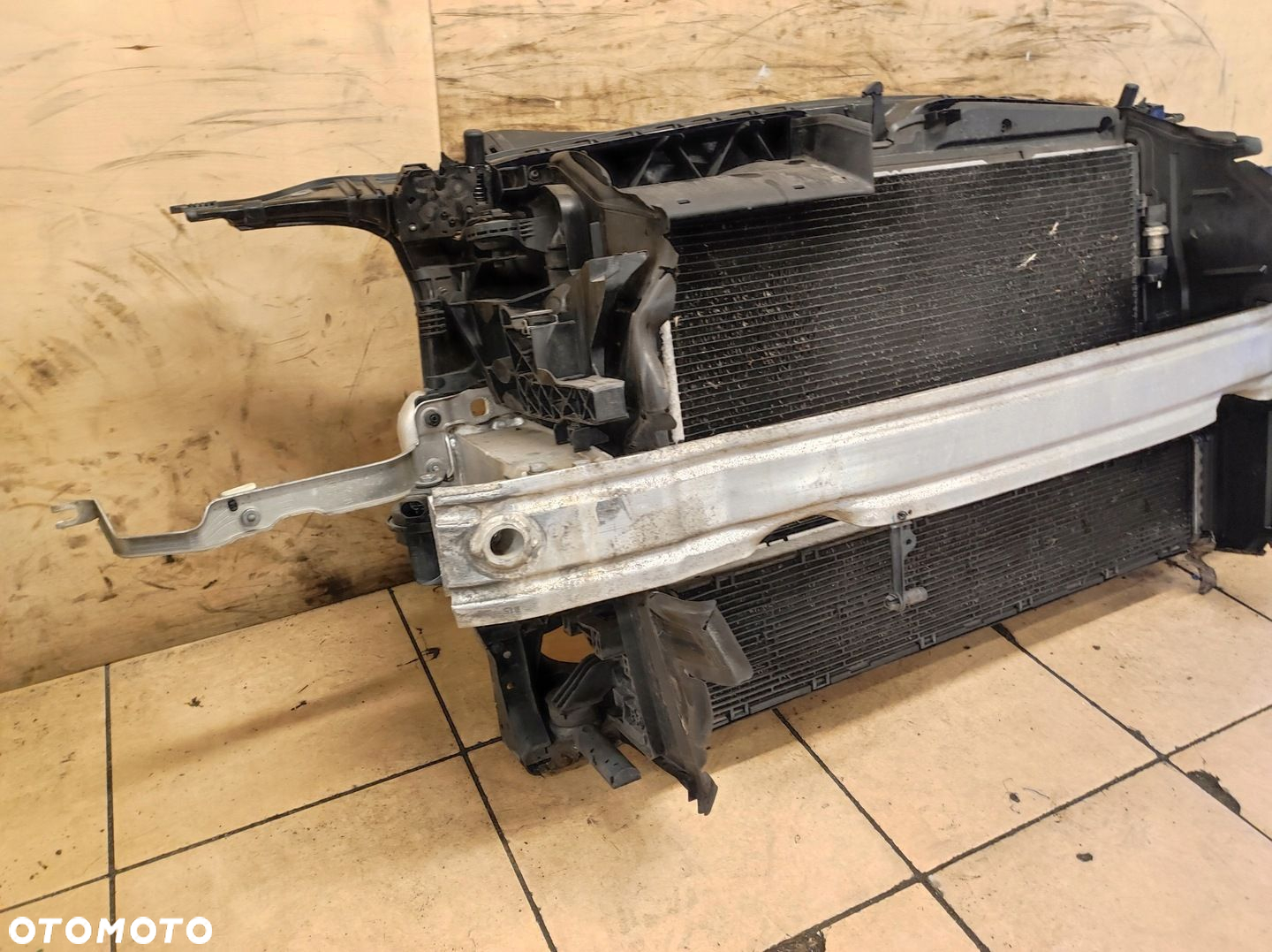 Pas belka wzmocnienie chłodnice Audi A6 C7 Lift 2.0 TDI - 7