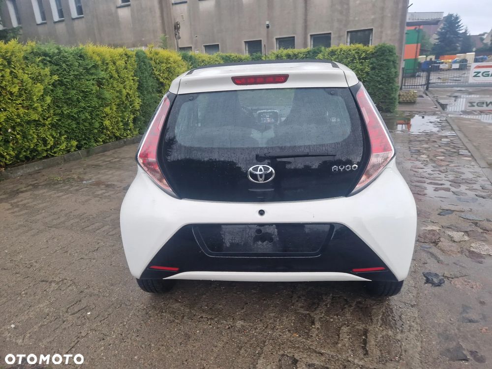 Toyota Aygo x-wave - 6