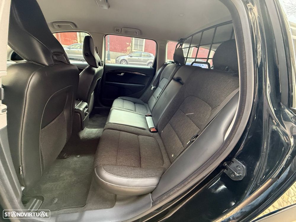 Volvo XC 70 D5 AWD Momentum - 5