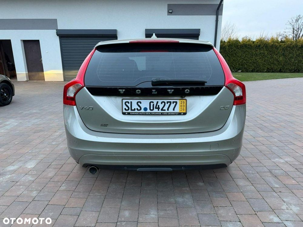 Volvo V60 D3 Momentum - 8