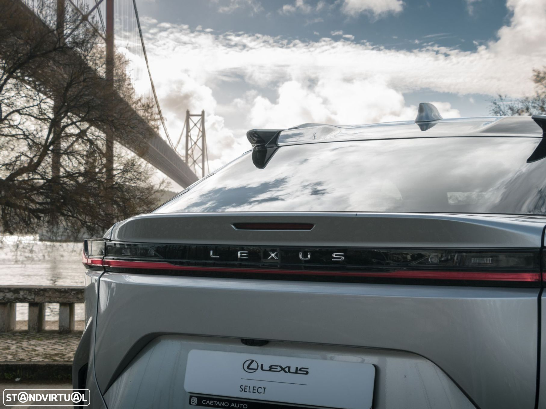 Lexus RZ 450e Executive Plus - 19