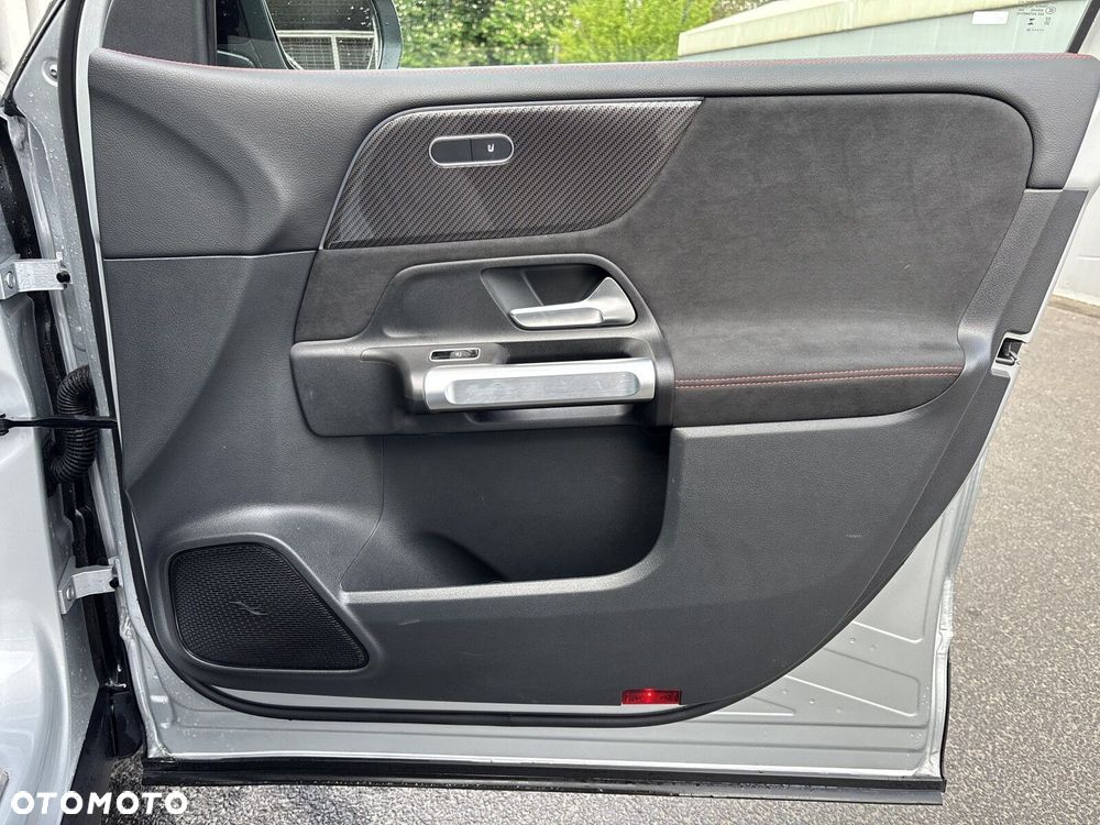 Mercedes-Benz GLB - 20