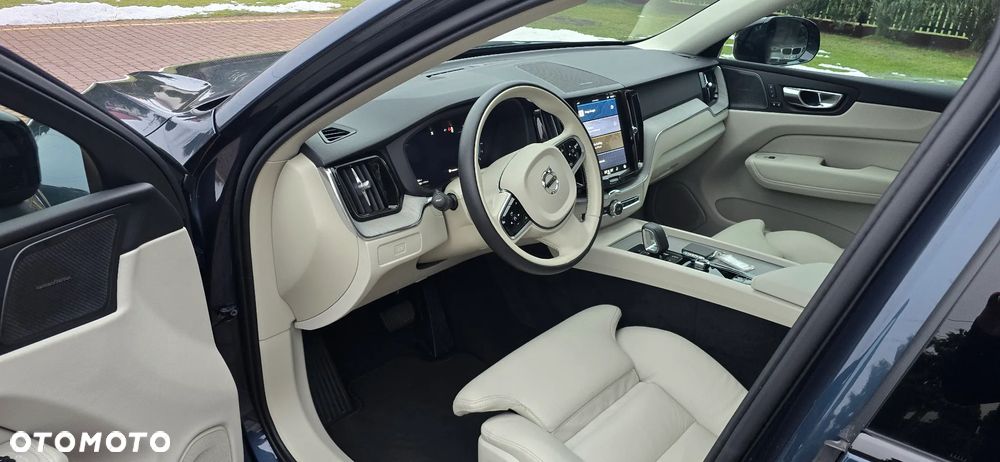 Volvo XC 60 B5 B AWD Plus Dark - 23