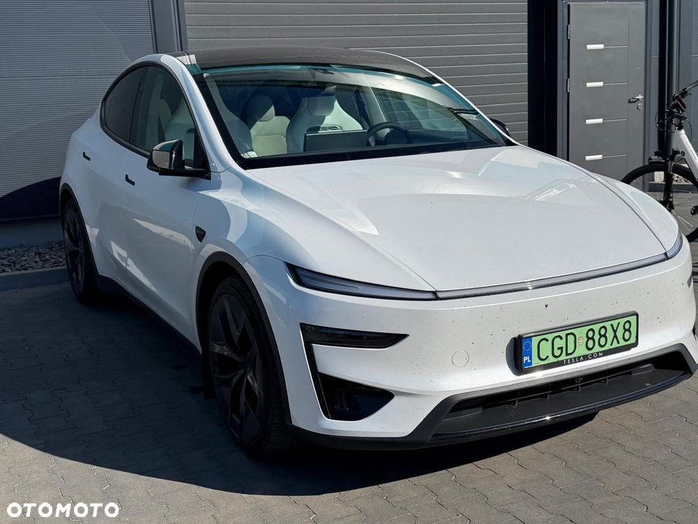 Tesla Model Y - 9