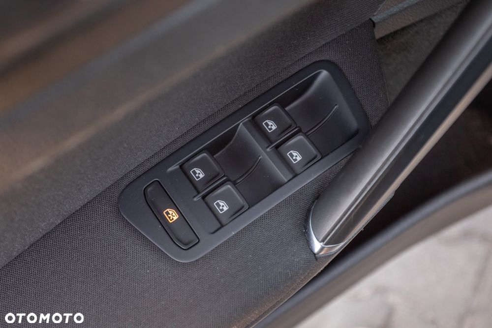 Volkswagen Golf Variant 2.0 TDI (BlueMotion Technology) Comfortline - 21