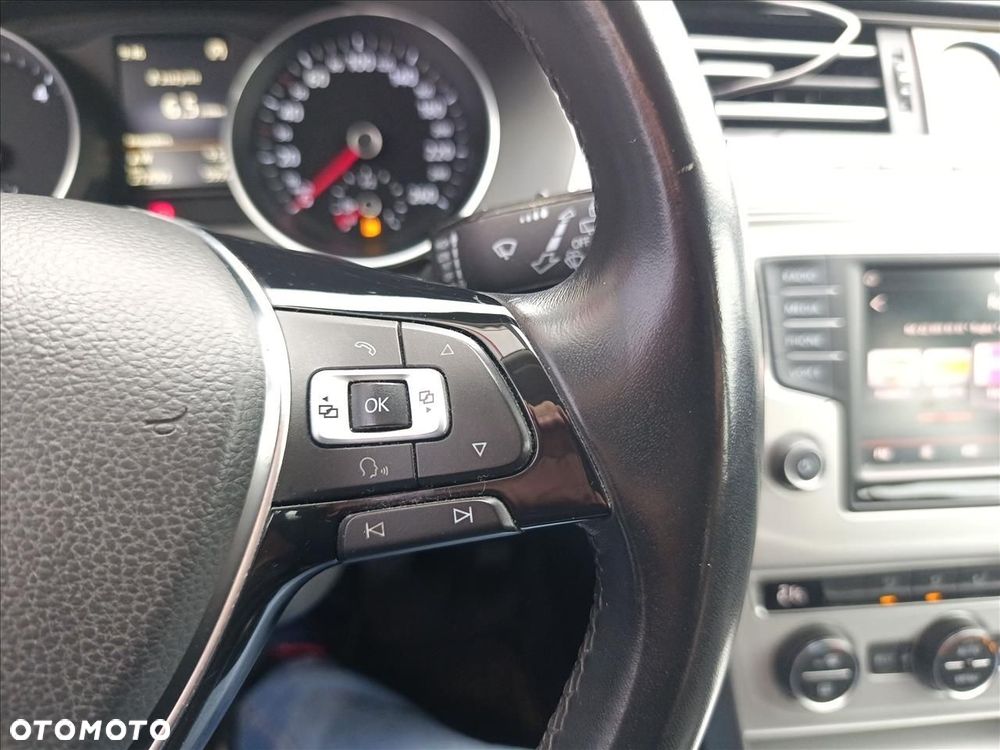 Volkswagen Passat - 22