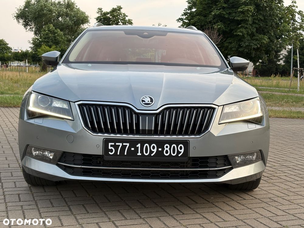 Skoda Superb 2.0 TDI Premium Edition - 4