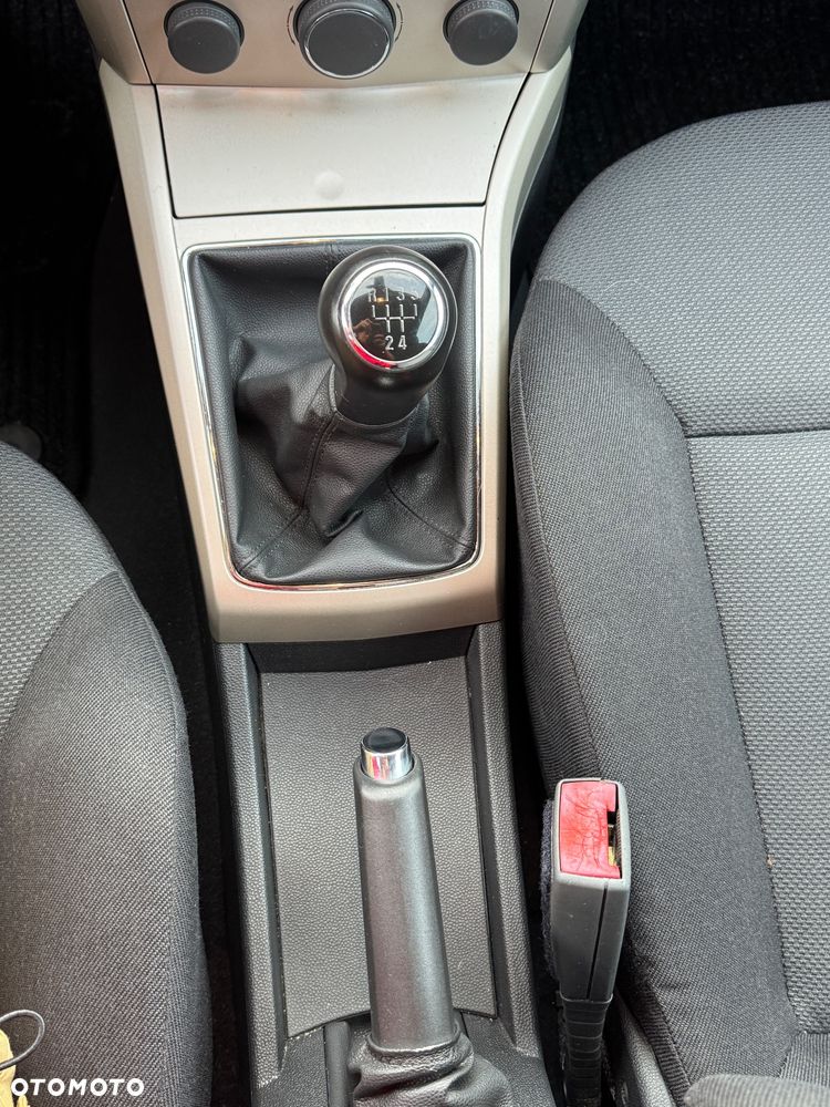 Opel Astra 1.6 Essentia - 15