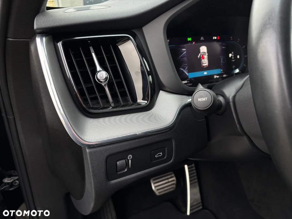 Volvo XC 60 B4 D Geartronic RDesign - 24