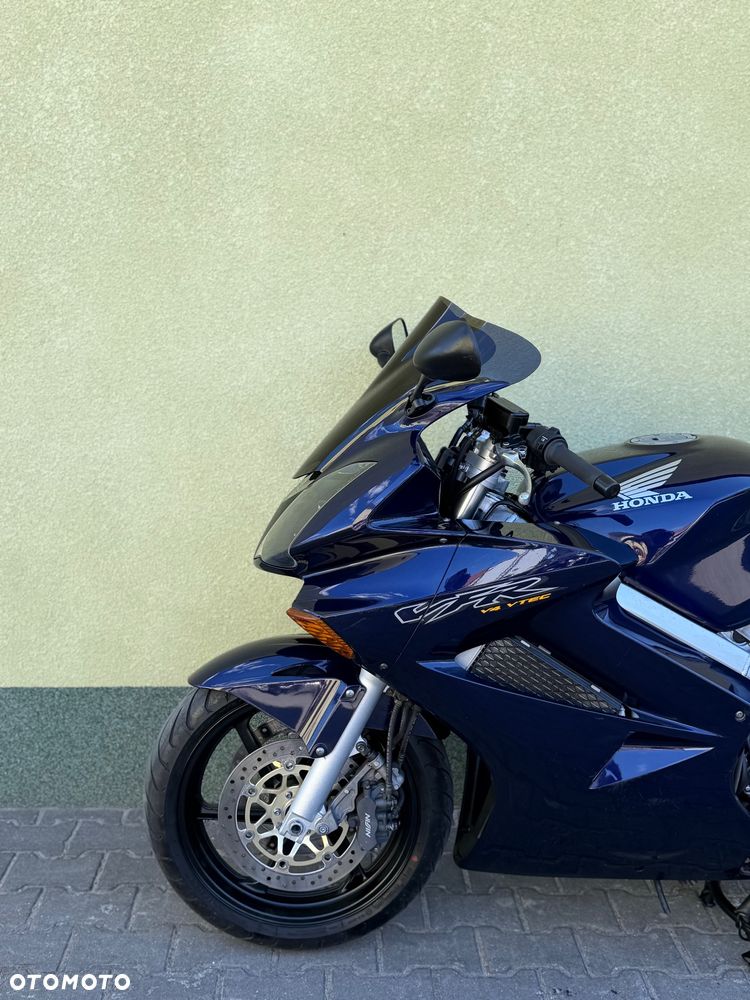 Honda VFR - 28