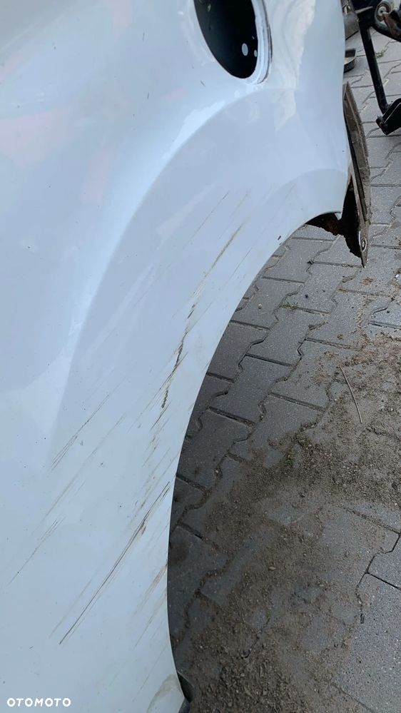 FORD COURIER bok lewy błotnik - 2