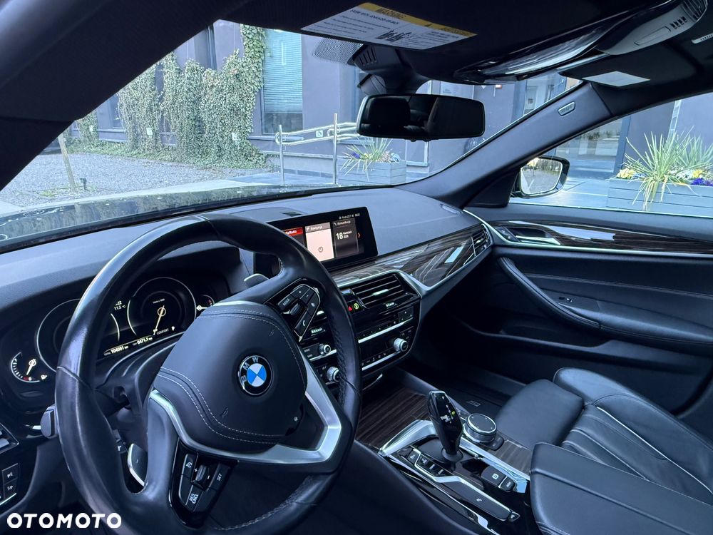 BMW Seria 5 530i xDrive Sport - 13