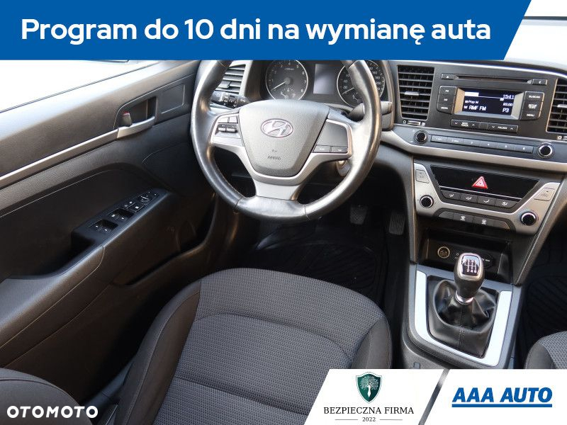 Hyundai Elantra - 8