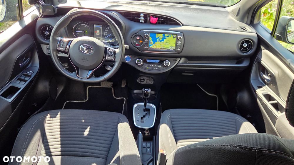 Toyota Yaris Hybrid 100 Selection Platinum - 5