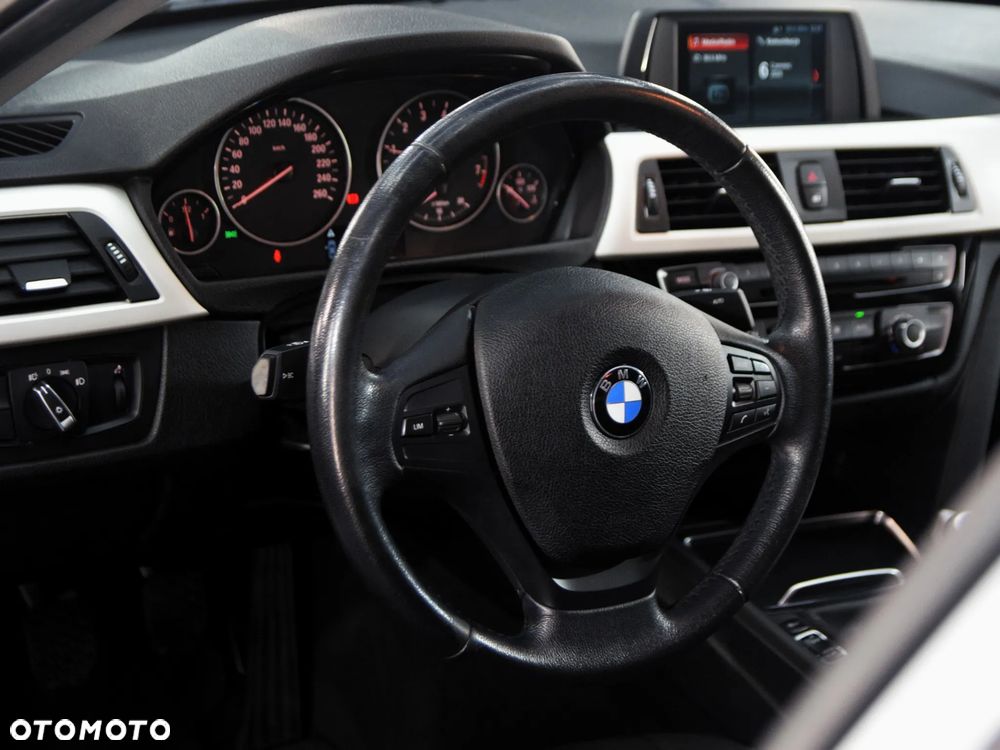 BMW Seria 3 318i - 22