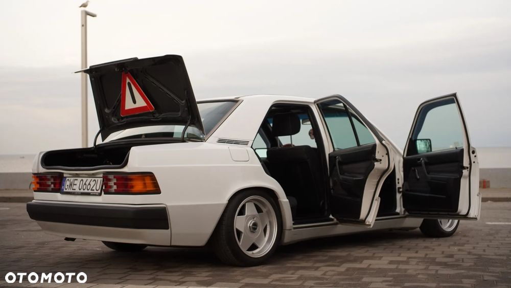 Mercedes-Benz W201 (190) - 11