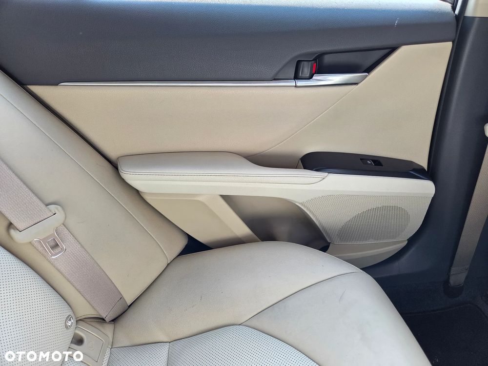 Toyota Camry 2.5 Hybrid Executive CVT - 26