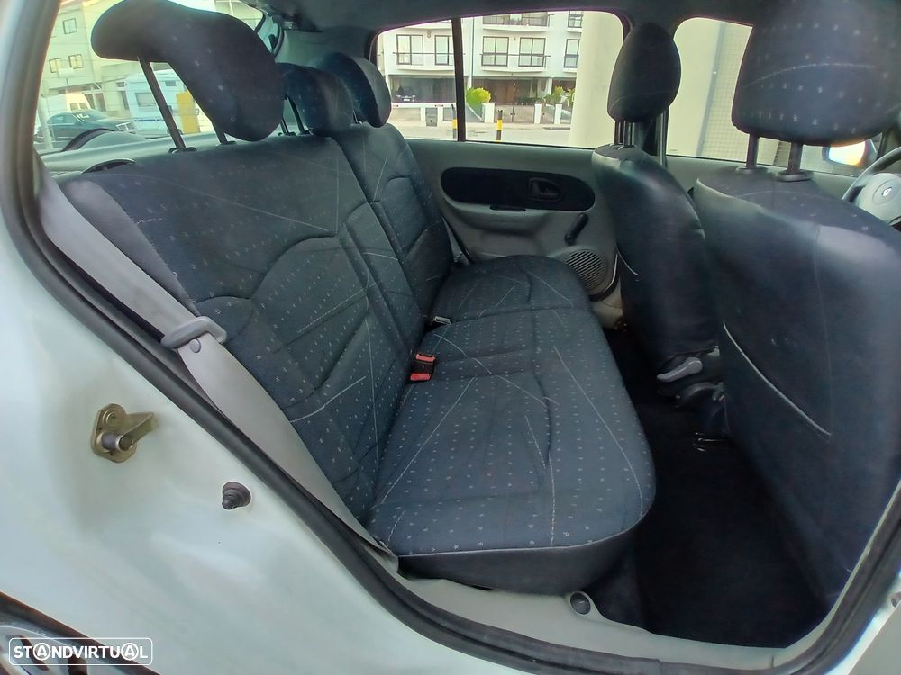 Renault Clio 1.2 Expression - 5