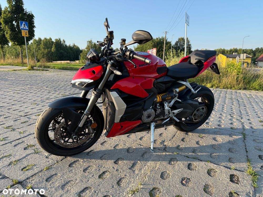 Ducati Streetfighter V2 - 12