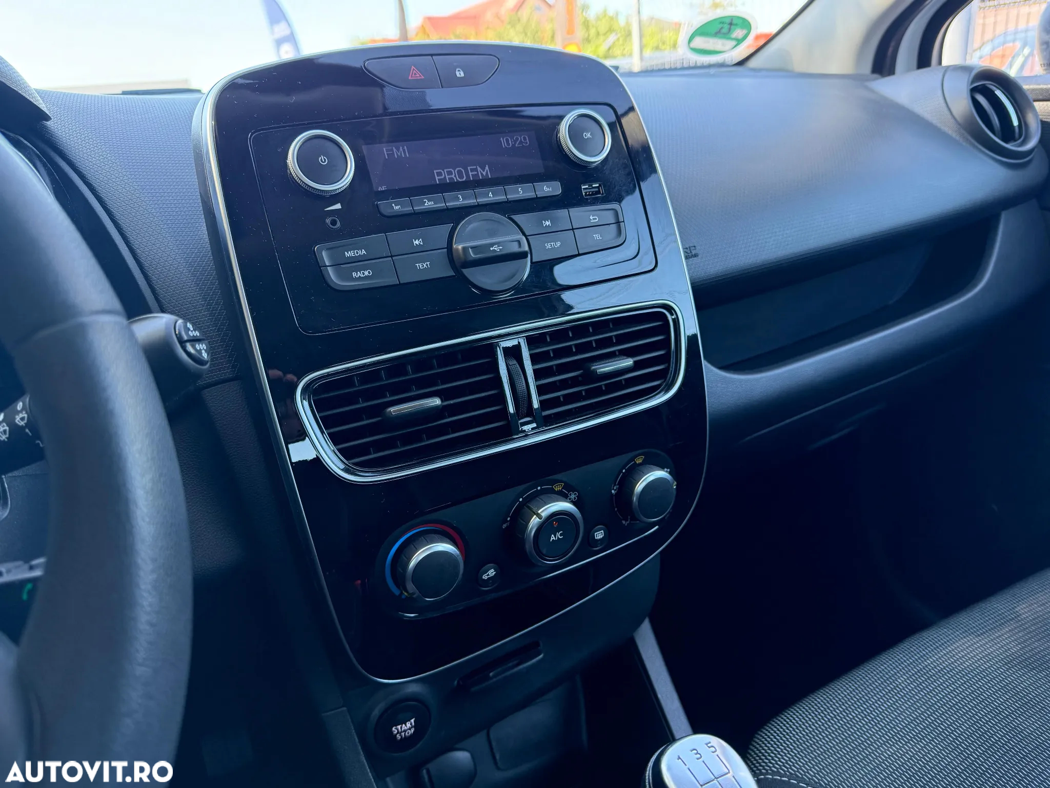 Renault Clio 1.2 16V 75 Life - 12