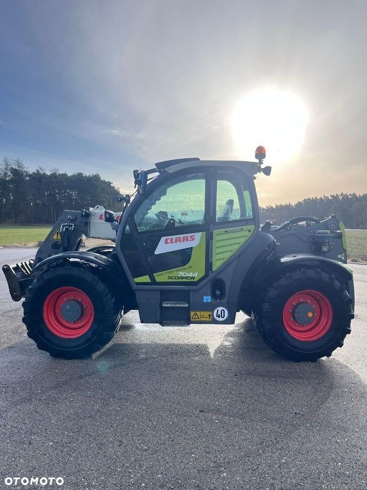 Claas 7044 Scorpion