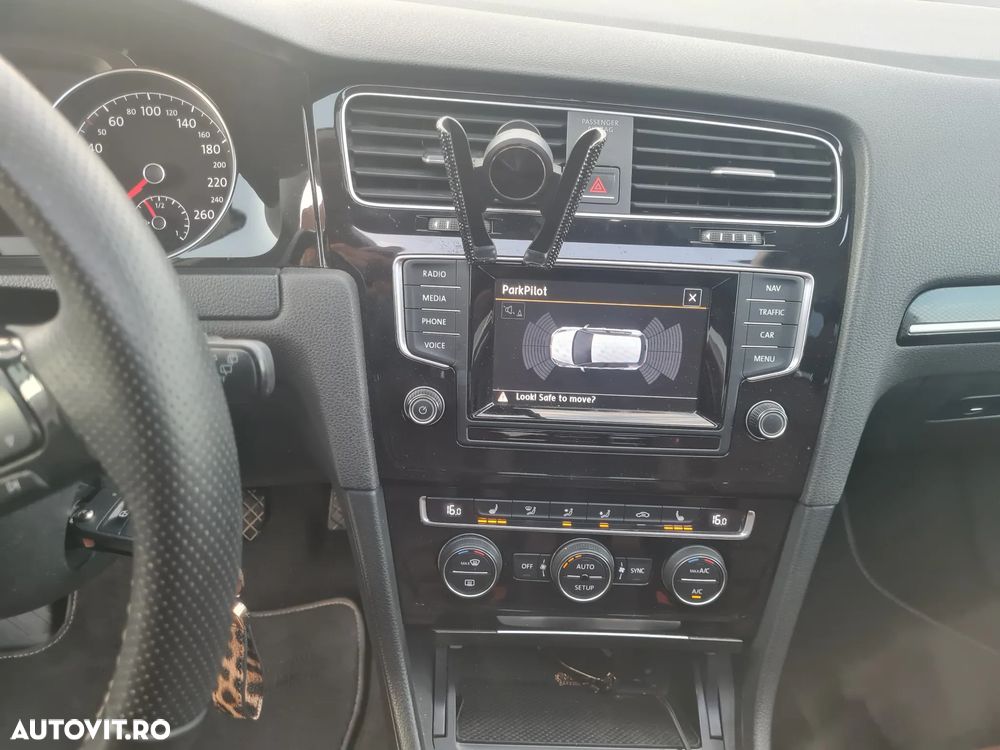 Volkswagen Golf - 12