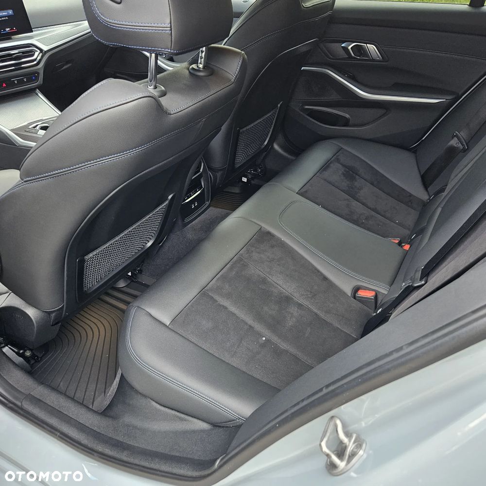 BMW Seria 3 318d M Sport Shadow - 12