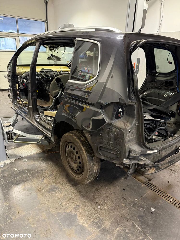 Volkswagen Touran - 3