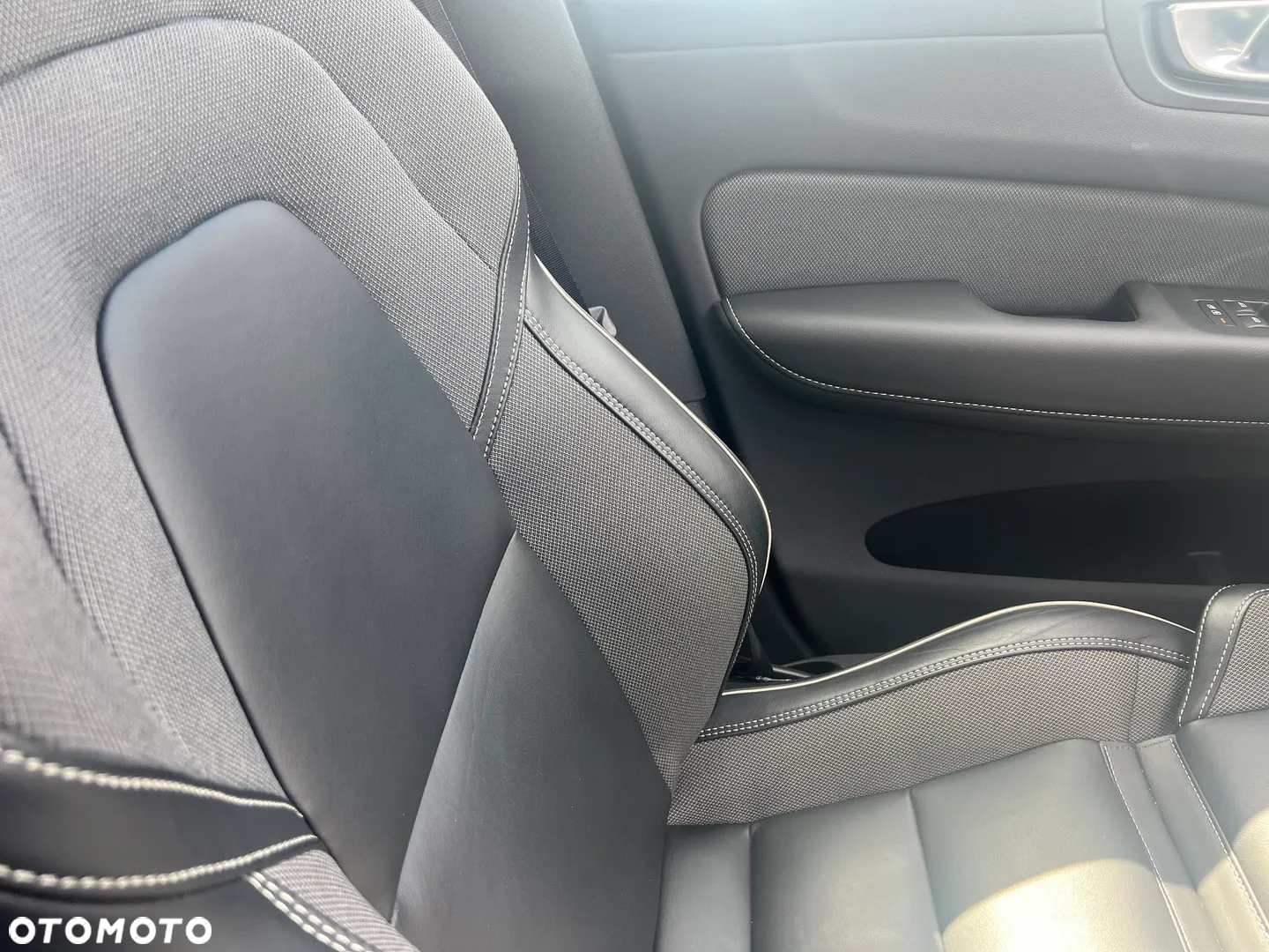 Volvo XC 60 B4 B Plus Dark - 29