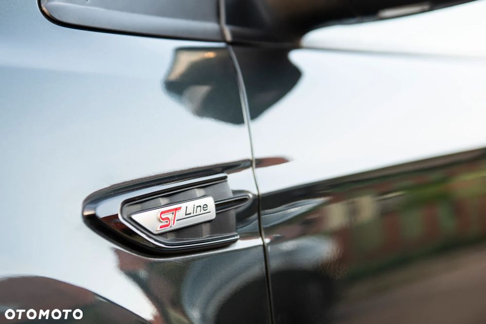 Ford Kuga 1.5 EcoBoost 2x4 ST-Line - 2
