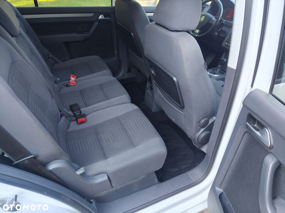Volkswagen Touran 2.0 TDI DPF Highline DSG - 28