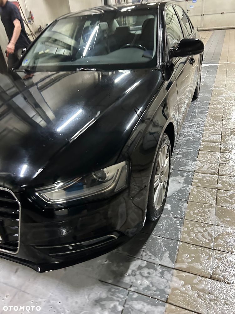 Audi A4 Limousine - 4